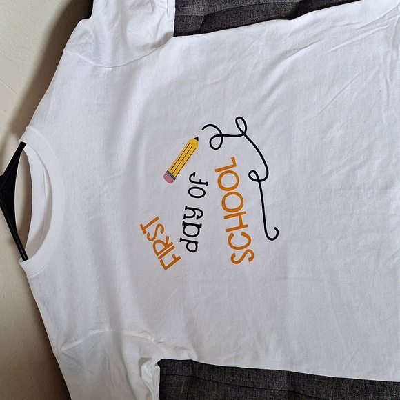 Little kids 5/6 first day of school - Picture 1 of 2